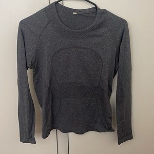 Grey Lululemon Swiftly long sleeve
Size 6